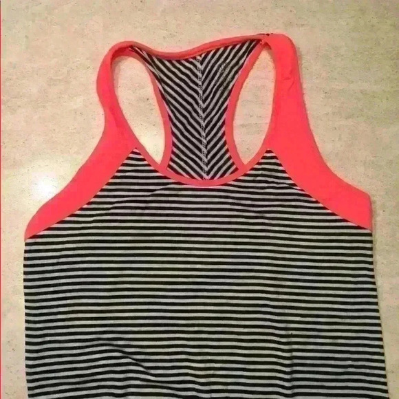 High Low Workout Tank - Picture 2 of 3